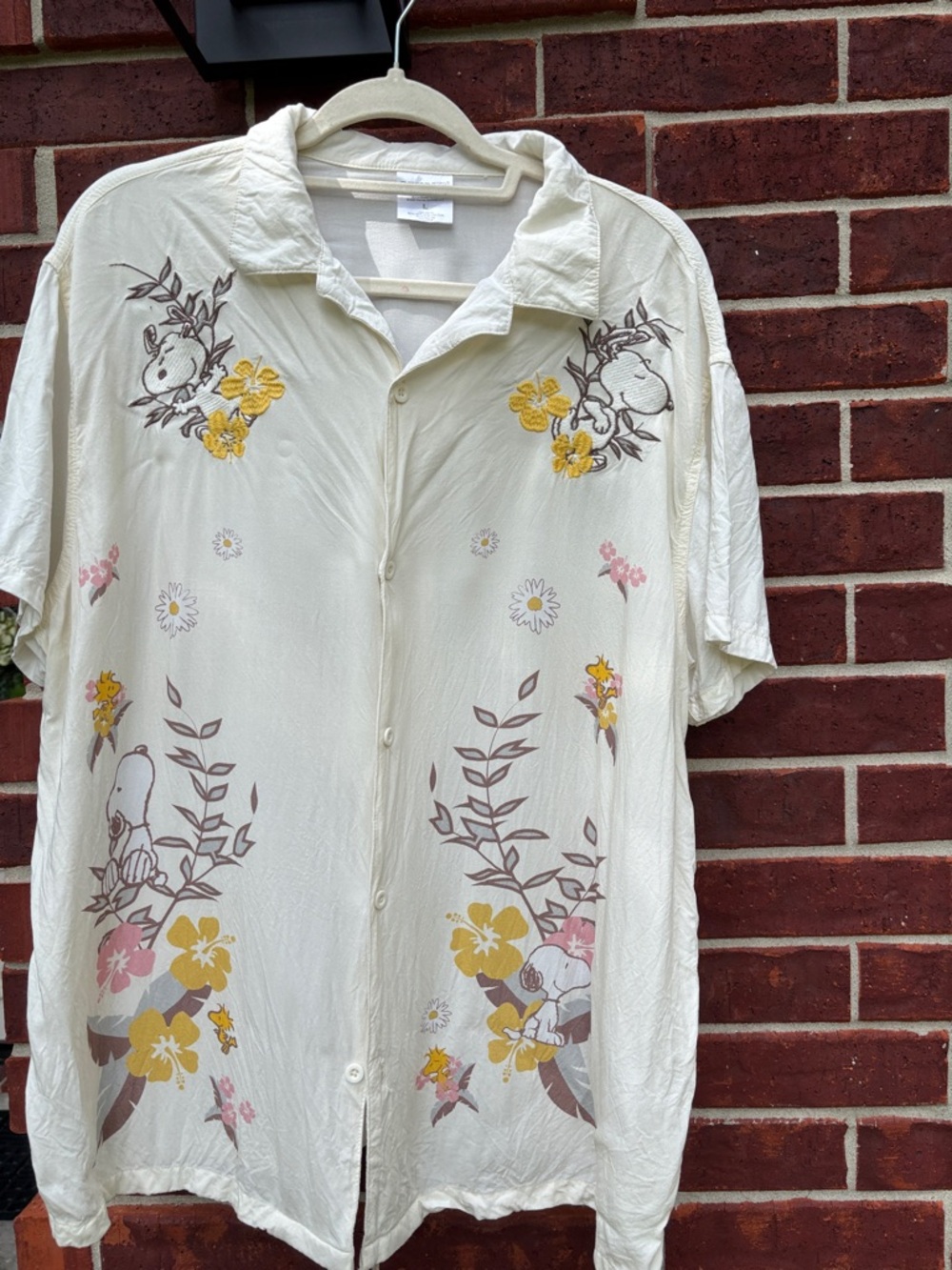 Peanuts Cream 100% Rayon Button-Up Shirt with Yellow & Pink Floral Motif